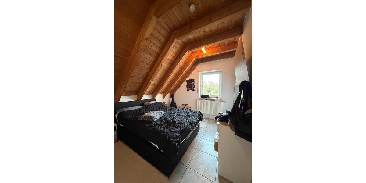 Dachgeschoßwohnung Gochsheim - 3 Zimmer, 80 m&sup2;, 920&euro; | Angebot:26039839