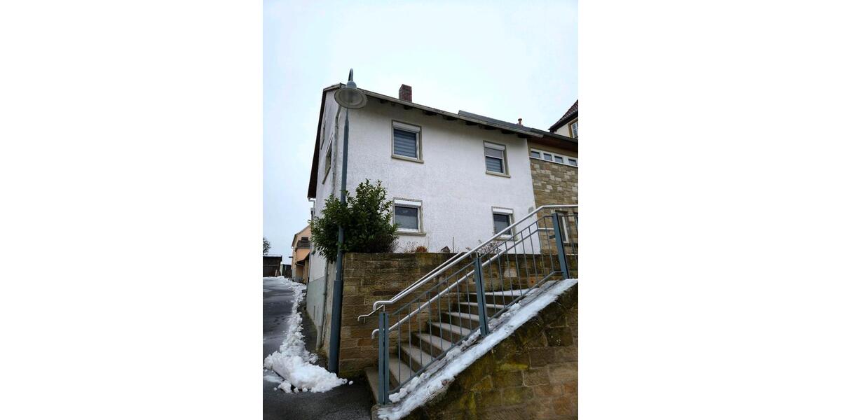 Einfamilienhaus Stadtlauringen - 5 Zimmer, 116 m&sup2;, 175.000&euro; | Angebot:25875062