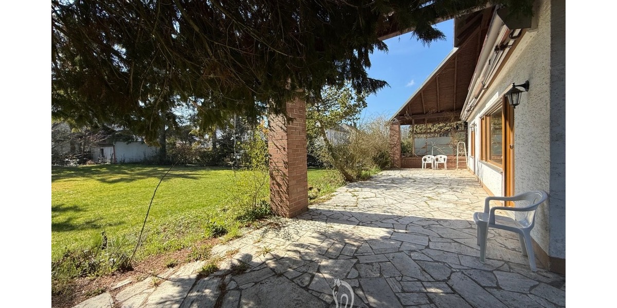 Architektenhaus mit großzügiger Einliegerwohnung und großem Garten in attraktiver Wohnlage - Einfamilienhaus Unterpleichfeld | Angebot:26073612