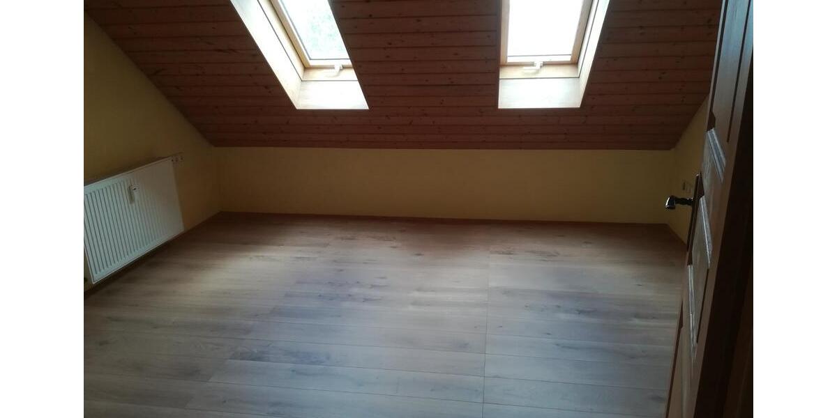 Dachgeschoßwohnung Gerolzhofen - 3 Zimmer, 103 m&sup2;, 720&euro; | Angebot:25415225