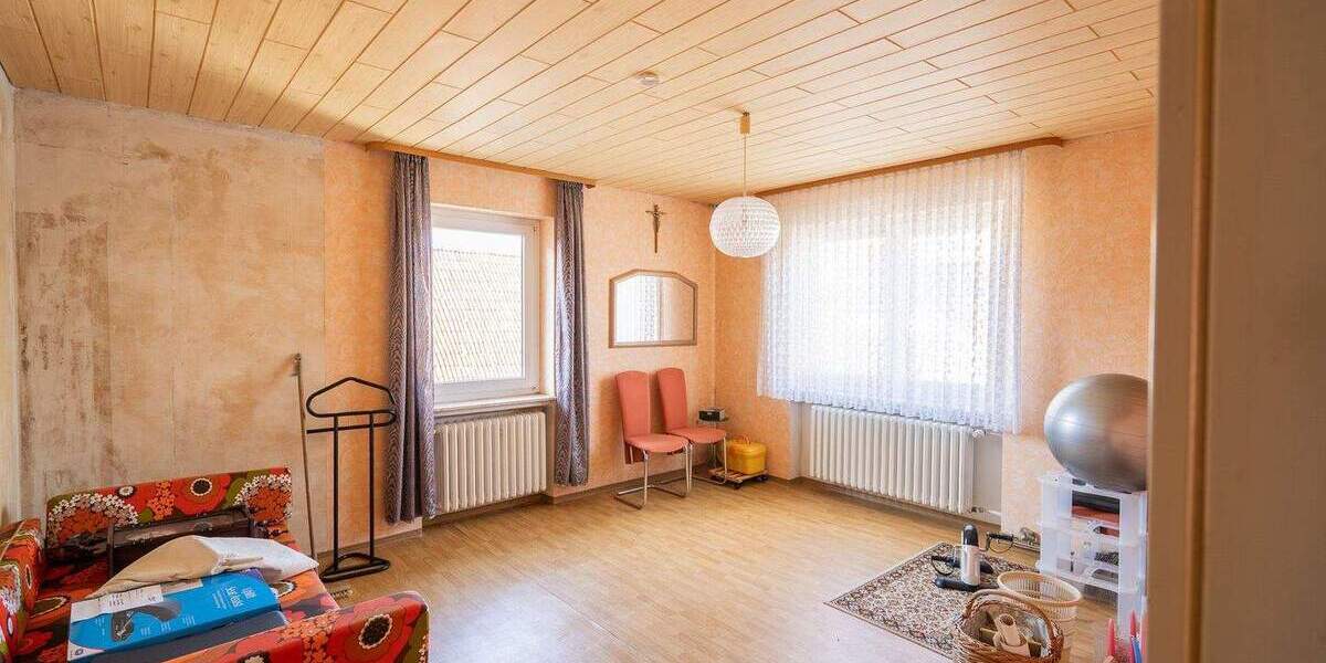 Mehrfamilienhaus, Wohnhaus Strahlungen - 6 Zimmer, 164 m&sup2;, 240.000&euro; | Angebot:25738674