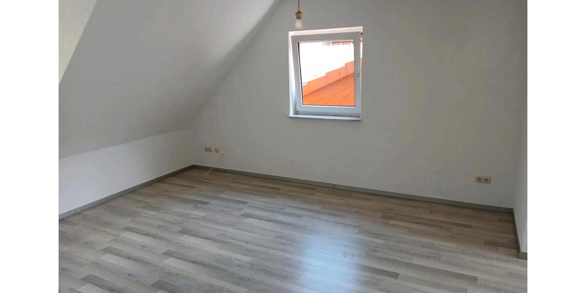 Dachgeschoßwohnung Hohenroth - 2.5 Zimmer, 98 m&sup2;, 620&euro; | Angebot:26515790