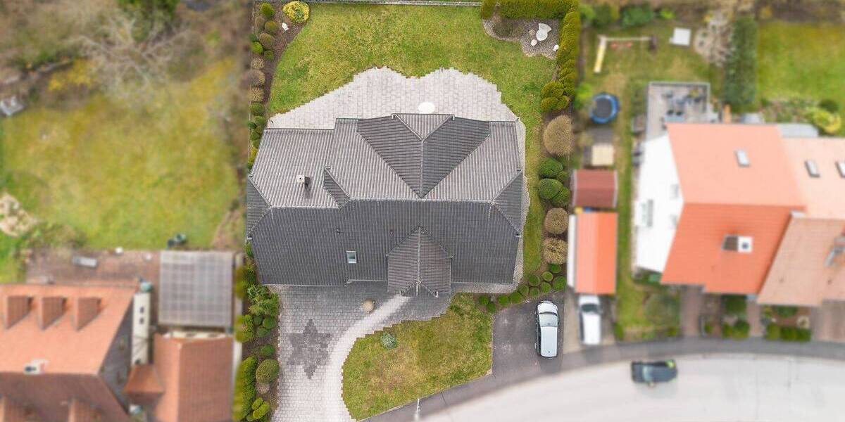 Einfamilienhaus Hohenroth - 6 Zimmer, 285 m&sup2;, 485.000&euro; | Angebot:26028493