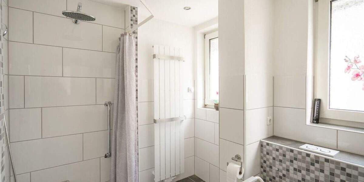 Mehrfamilienhaus, Wohnhaus Strahlungen - 6 Zimmer, 164 m&sup2;, 240.000&euro; | Angebot:25738674