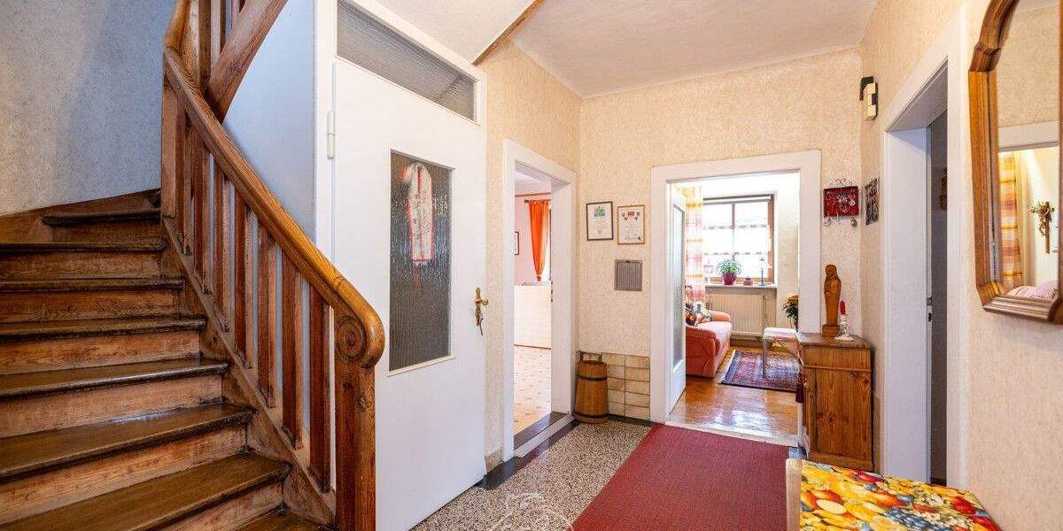 Mehrfamilienhaus, Wohnhaus Volkach - 9 Zimmer, 212 m&sup2;, 397.000&euro; | Angebot:25737330