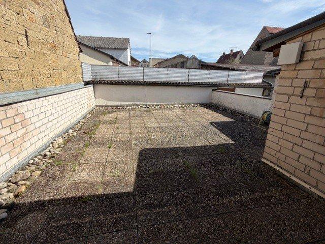 Etagenwohnung Poppenhausen - 7 Zimmer, 215 m&sup2;, 1.890&euro; | Angebot:26312178