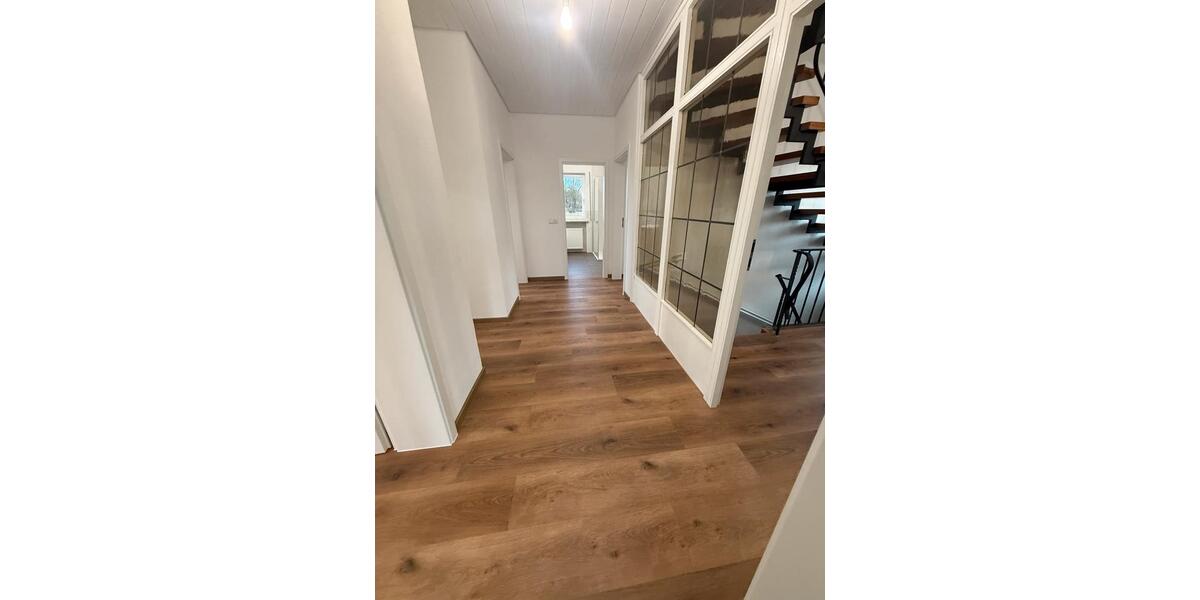 Einfamilienhaus Wiesentheid - 7 Zimmer, 200 m&sup2;, 1.800&euro; | Angebot:25088047