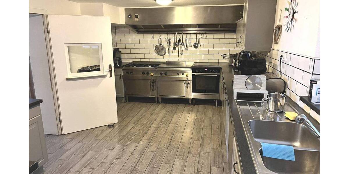 Einfamilienhaus Hofheim - 9 Zimmer, 200 m&sup2;, 270.000&euro; | Angebot:26930429