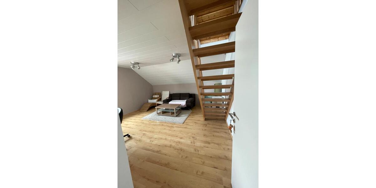 Dachgeschoßwohnung Elfershausen - 3 Zimmer, 80 m&sup2;, 900&euro; | Angebot:26025710