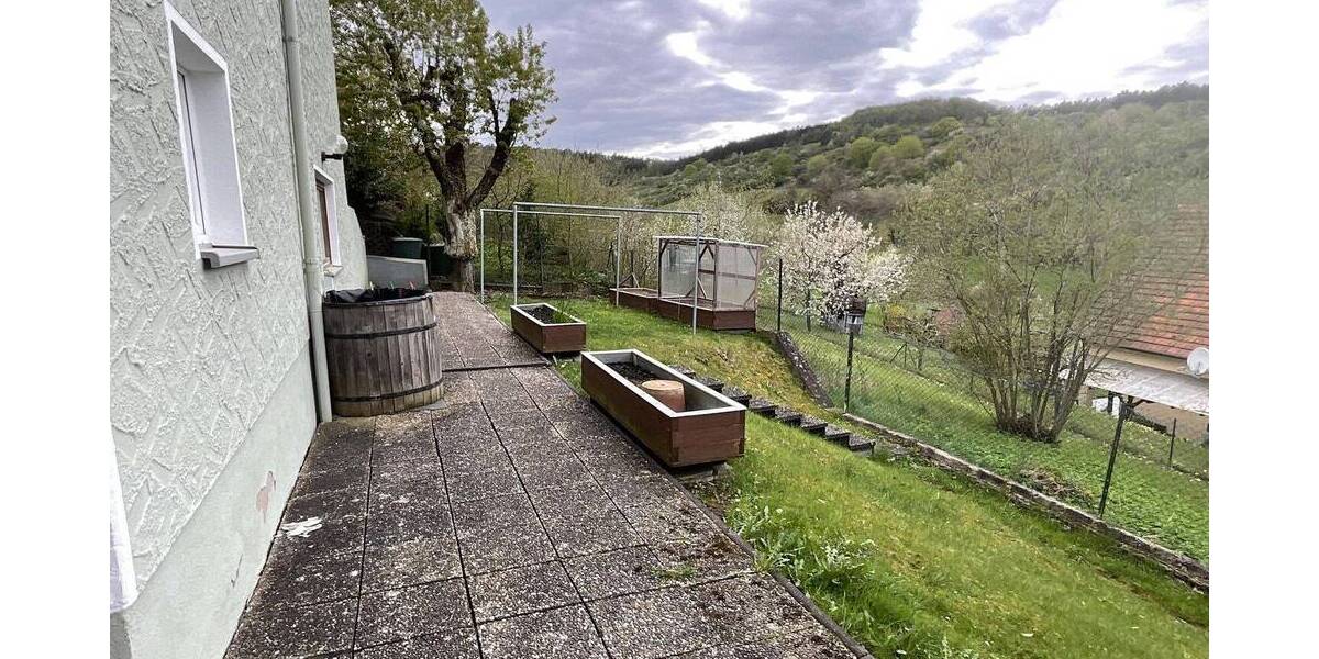 Einfamilienhaus Münnerstadt - 9 Zimmer, 235 m&sup2;, 245.000&euro; | Angebot:26751431