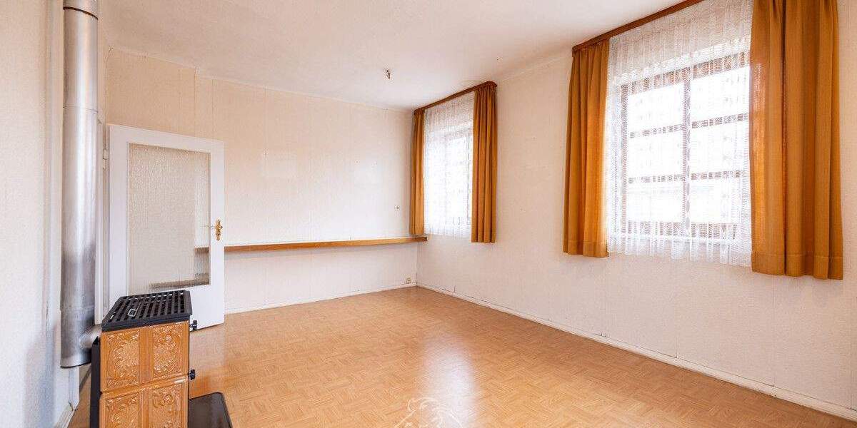 Mehrfamilienhaus, Wohnhaus Volkach - 9 Zimmer, 212 m&sup2;, 397.000&euro; | Angebot:25737330