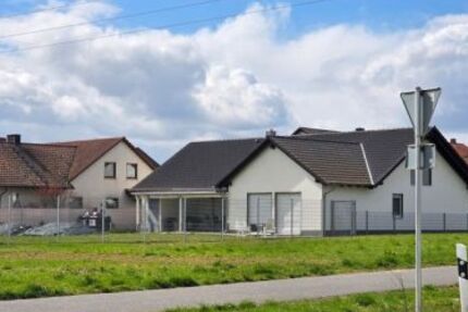 Wohn- und Geschäftshaus mit 2 Garagen und 3 Stellplätzen in 97502 Euerbach zwischen Schweinfurt und Würzburg (ID 10633) - Haus Euerbach Euerbach | Angebot:25521330