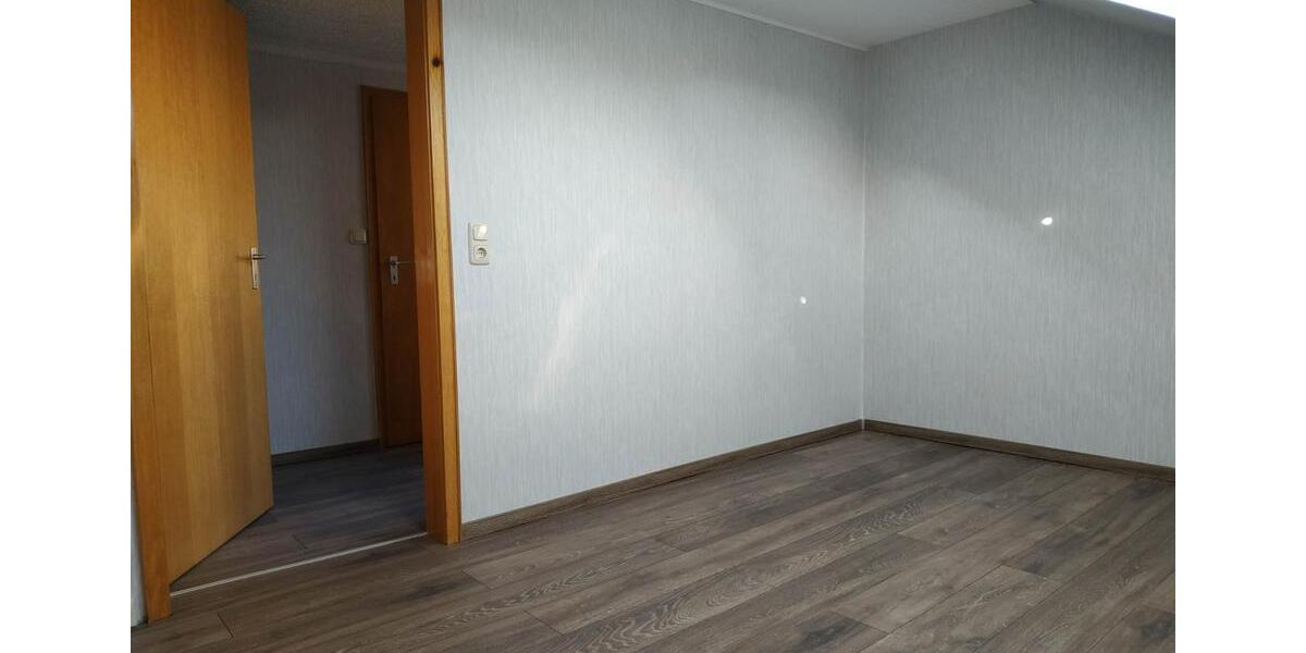 Dachgeschoßwohnung Hofheim in Unterfranken - 3 Zimmer, 47 m&sup2;, 385&euro; | Angebot:25752499