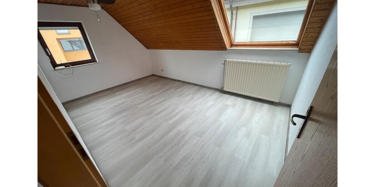 Dachgeschoßwohnung Wiesentheid - 2.5 Zimmer, 42 m&sup2;, 475&euro; | Angebot:25634196