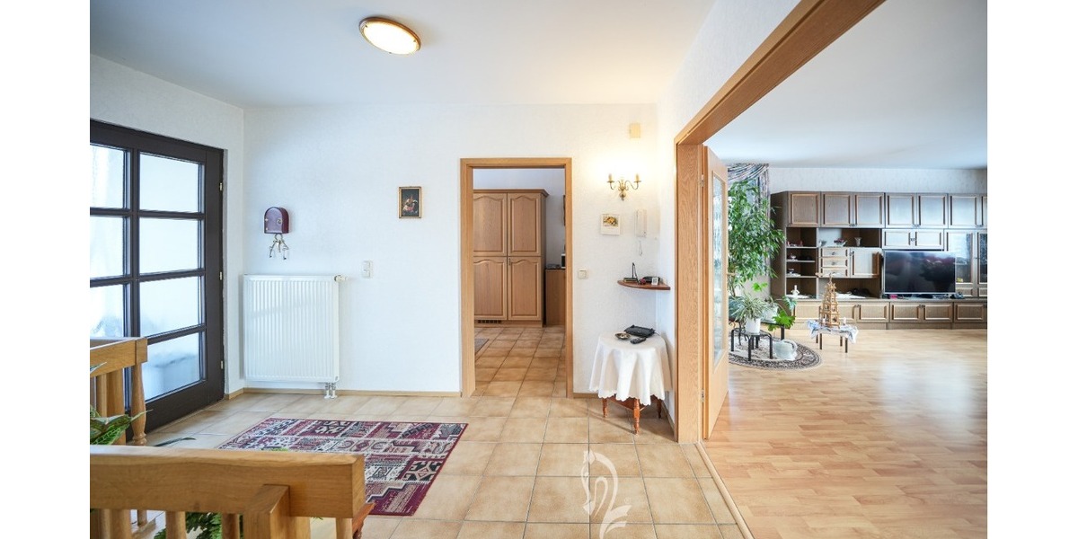 Wohnen mit Weitblick – schöner Bungalow mit Untergeschoss in ruhiger Feldrandlage - Bungalow Arnstein | Angebot:25838799