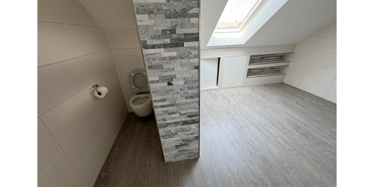 Dachgeschoßwohnung Schwebheim - 2.5 Zimmer, 70 m&sup2;, 700&euro; | Angebot:25420756