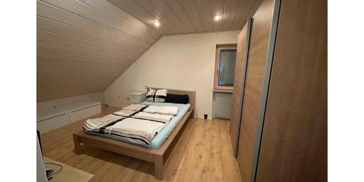 Dachgeschoßwohnung Elfershausen - 3 Zimmer, 80 m&sup2;, 900&euro; | Angebot:26025710
