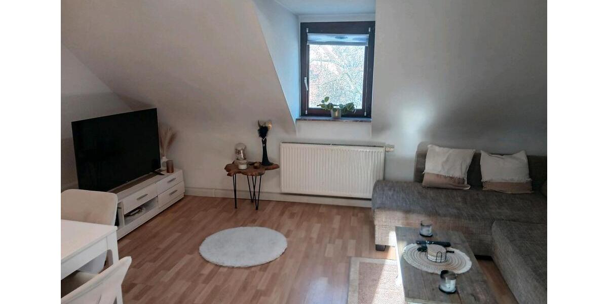 Dachgeschoßwohnung Schweinfurt Gartenstadt - 4 Zimmer, 110 m&sup2;, 750&euro; | Angebot:25752202