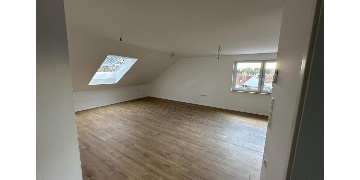 Dachgeschoßwohnung Schwebheim - 3 Zimmer, 78 m&sup2;, 850&euro; | Angebot:26039159
