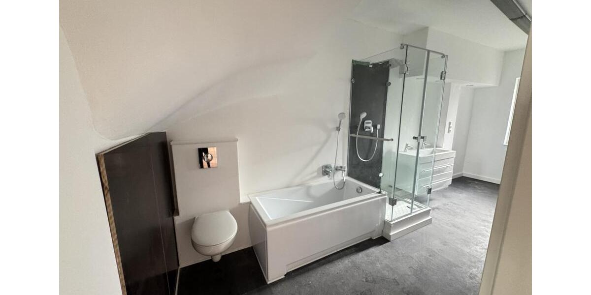 Etagenwohnung Schweinfurt Gartenstadt - 4 Zimmer, 155 m&sup2;, 1.550&euro; | Angebot:25251372