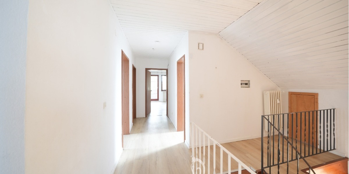 Architektenhaus mit großzügiger Einliegerwohnung und großem Garten in attraktiver Wohnlage - Einfamilienhaus Unterpleichfeld | Angebot:26073612