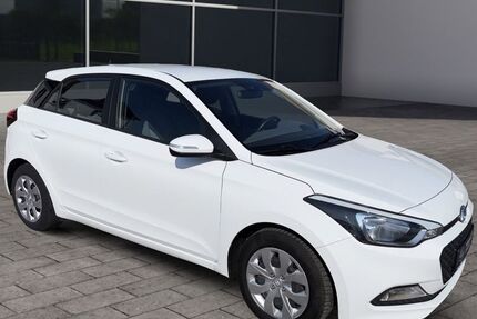 Hyundai i20 60.473 km 9.200 &euro; Burglauer 97724