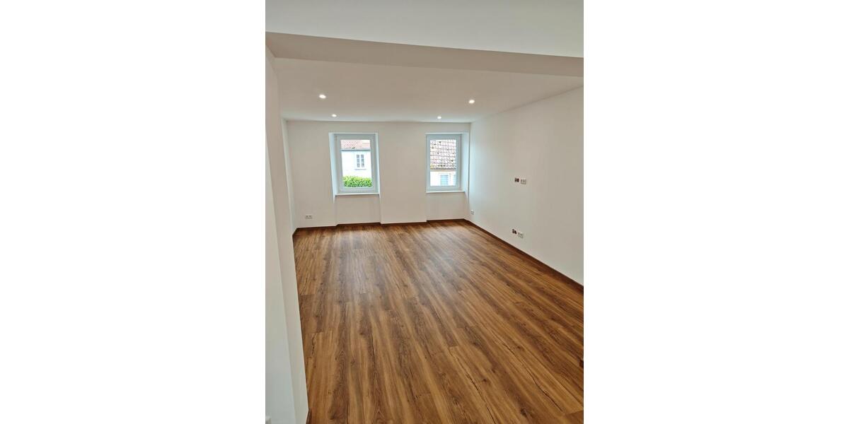Etagenwohnung Hammelburg - 3.5 Zimmer, 111 m&sup2;, 1.200&euro; | Angebot:26614914