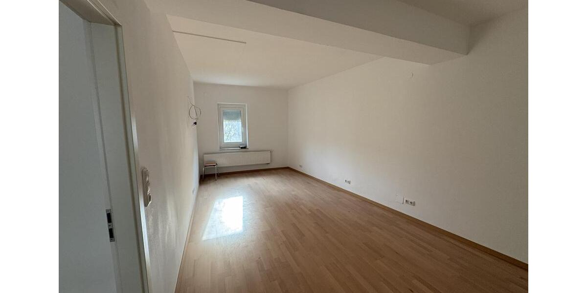 Etagenwohnung Schweinfurt Gartenstadt - 4 Zimmer, 155 m&sup2;, 1.550&euro; | Angebot:25251372