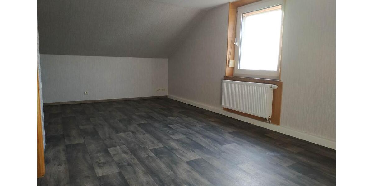 Dachgeschoßwohnung Hofheim in Unterfranken - 3 Zimmer, 47 m&sup2;, 385&euro; | Angebot:25752499