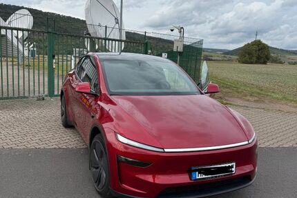 Tesla Model Y 2.700 km 52.000 &euro; Fuchsstadt 97727