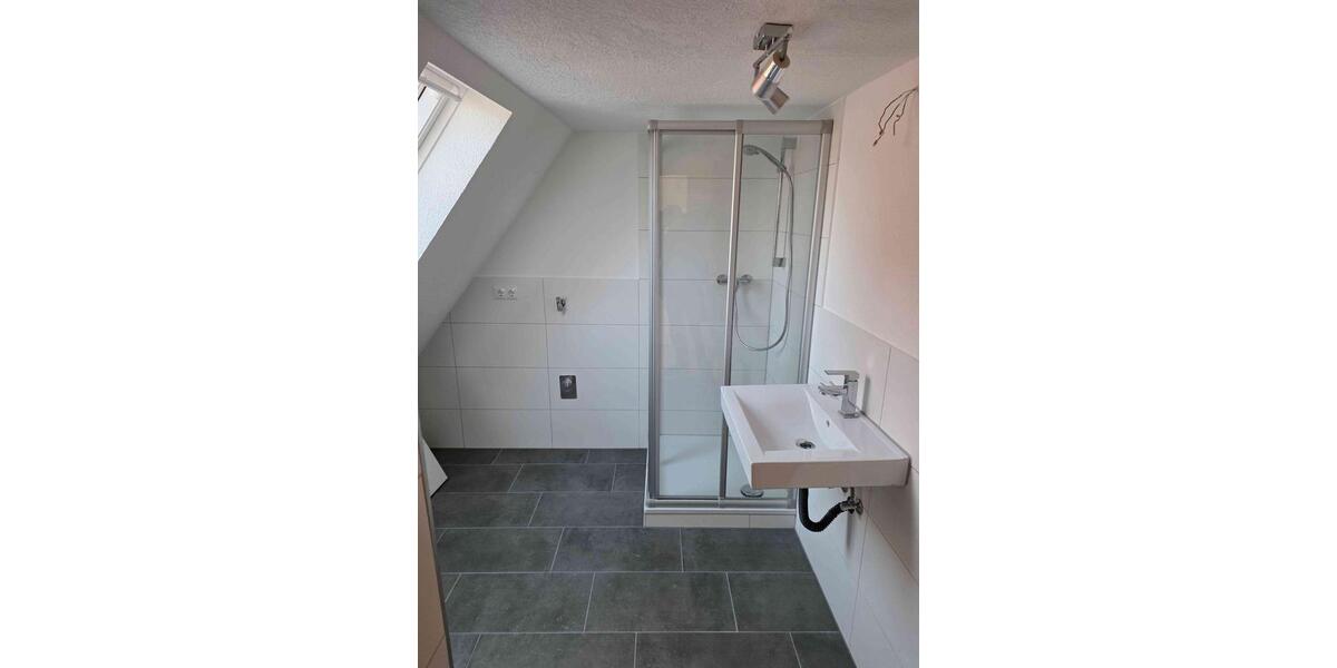 Dachgeschoßwohnung Niederwerrn - 3 Zimmer, 62 m&sup2;, 850&euro; | Angebot:25512593