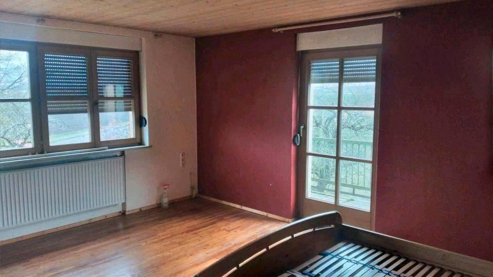 Einfamilienhaus Hofheim in Unterfranken - 6 Zimmer, 150 m&sup2;, 180.000&euro; | Angebot:26090015