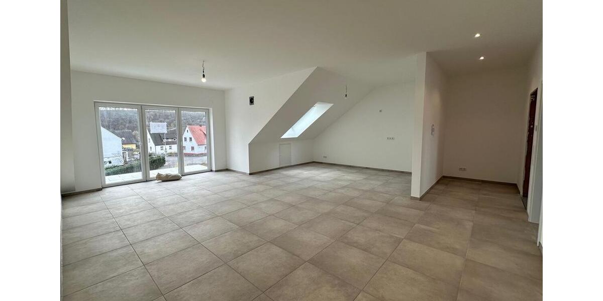 Dachgeschoßwohnung Volkach - 4 Zimmer, 97 m&sup2;, 1.080&euro; | Angebot:24626233