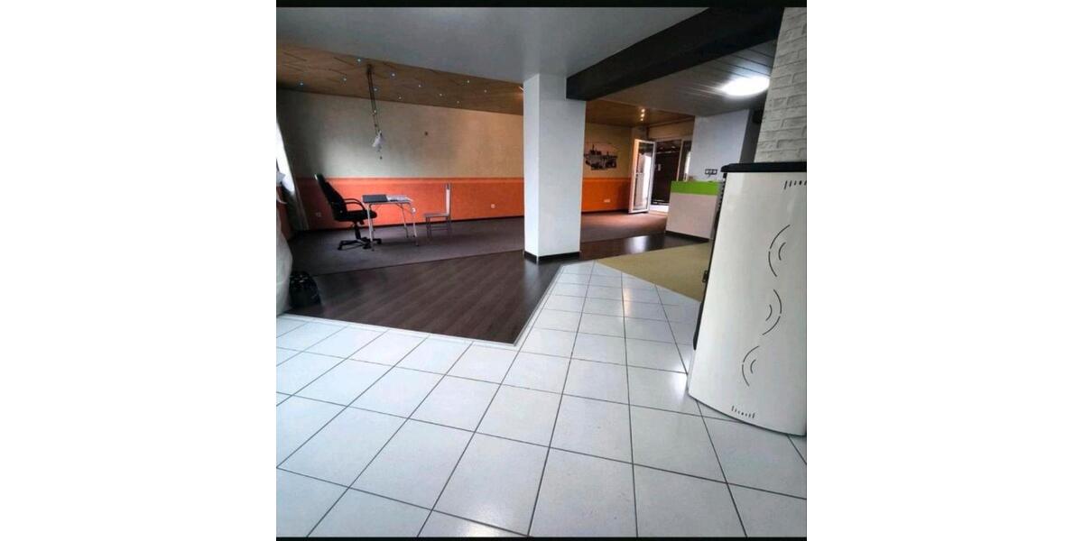 Einfamilienhaus Rauhenebrach - 8 Zimmer, 250 m&sup2;, 220.000&euro; | Angebot:27083530