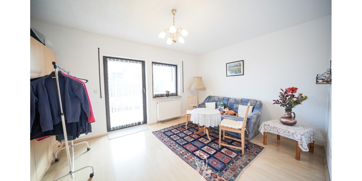 Wohnen mit Weitblick – schöner Bungalow mit Untergeschoss in ruhiger Feldrandlage - Bungalow Arnstein | Angebot:25838799