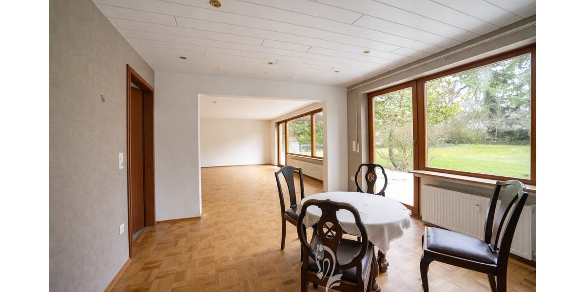 Architektenhaus mit großzügiger Einliegerwohnung und großem Garten in attraktiver Wohnlage - Einfamilienhaus Unterpleichfeld | Angebot:26073612