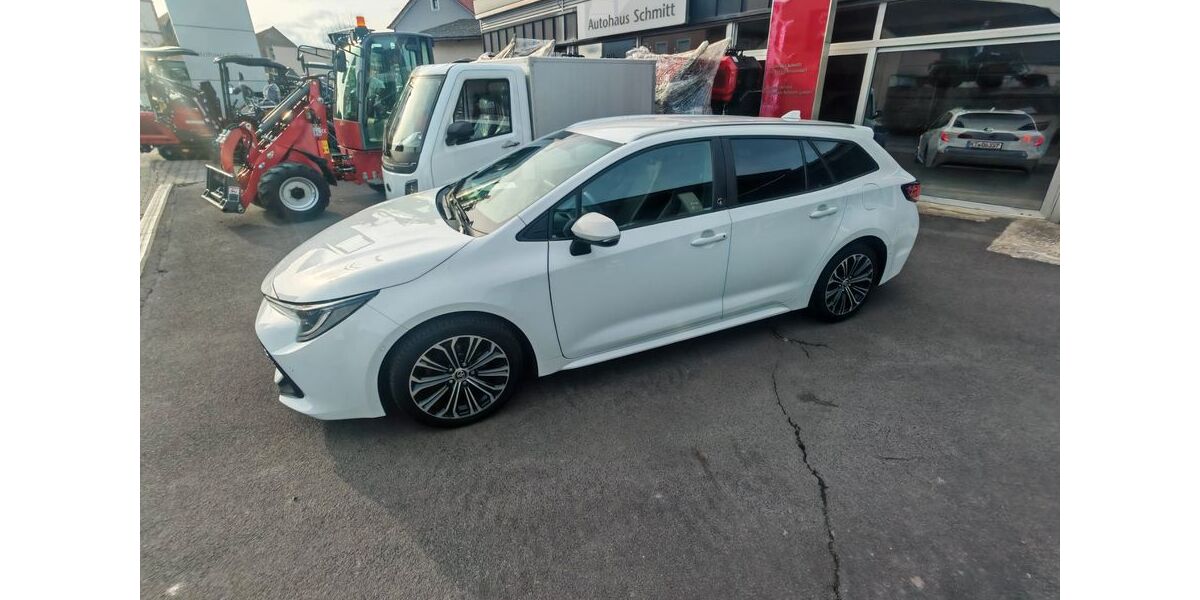 Toyota Corolla 47.200 km 18.900 &euro; Sommerach 97334