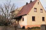 Einfamilienhaus Hofheim in Unterfranken - 6 Zimmer, 150 m&sup2;, 180.000&euro; | Angebot:26090015