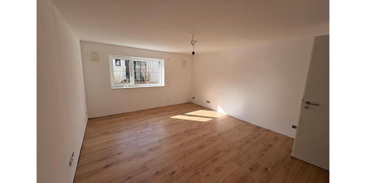 Etagenwohnung Hohenroth - 3 Zimmer, 95 m&sup2;, 1.050&euro; | Angebot:26525657
