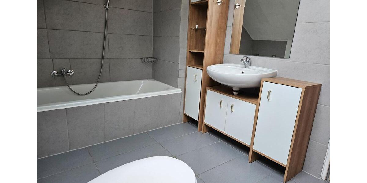 Dachgeschoßwohnung Hohenroth - 2.5 Zimmer, 65 m&sup2;, 470&euro; | Angebot:26033540