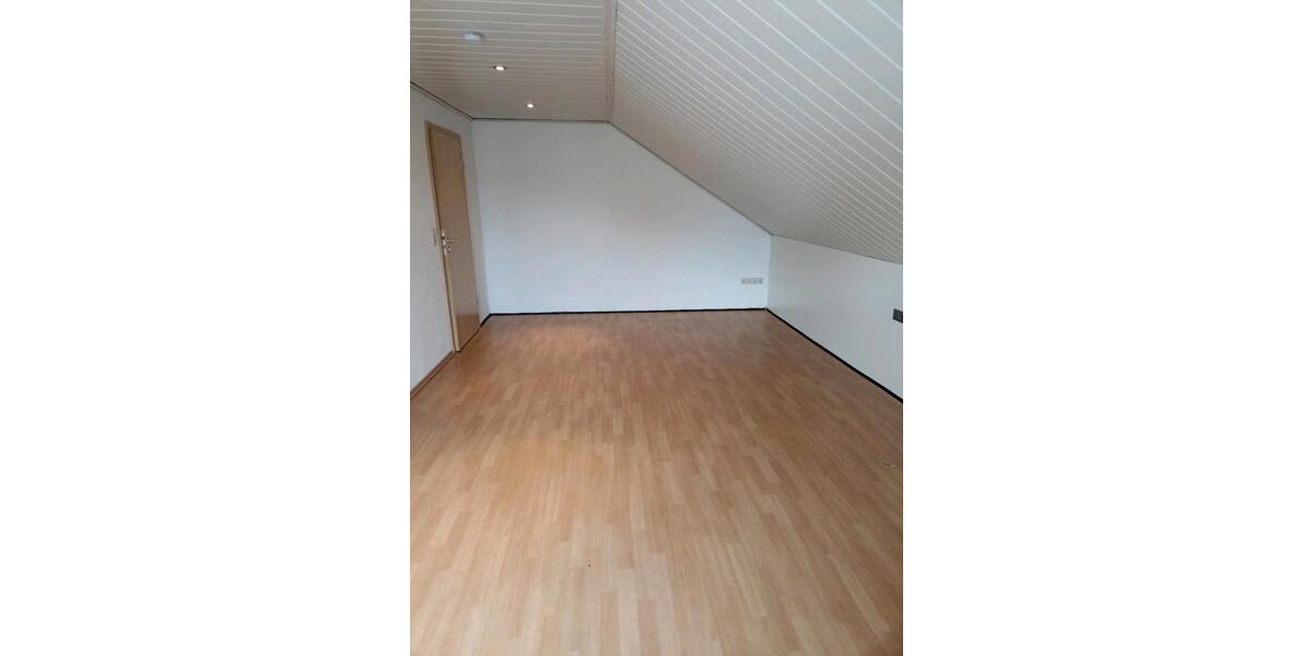 Dachgeschoßwohnung Gochsheim - 2 Zimmer, 70 m&sup2;, 570&euro; | Angebot:26413574