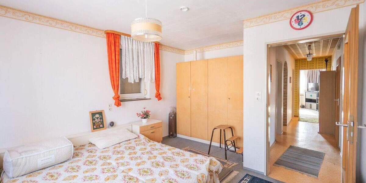 Mehrfamilienhaus, Wohnhaus Strahlungen - 6 Zimmer, 164 m&sup2;, 240.000&euro; | Angebot:25738674