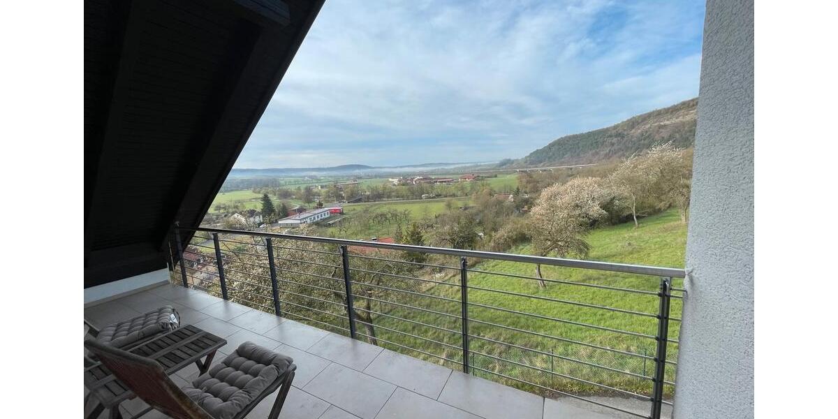 Dachgeschoßwohnung Elfershausen - 3 Zimmer, 80 m&sup2;, 900&euro; | Angebot:26025710