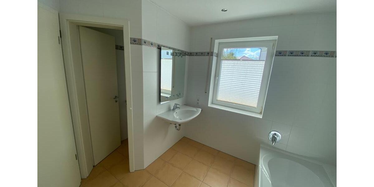 Einfamilienhaus Haßfurt - 6 Zimmer, 177 m&sup2;, 1.650&euro; | Angebot:24333611