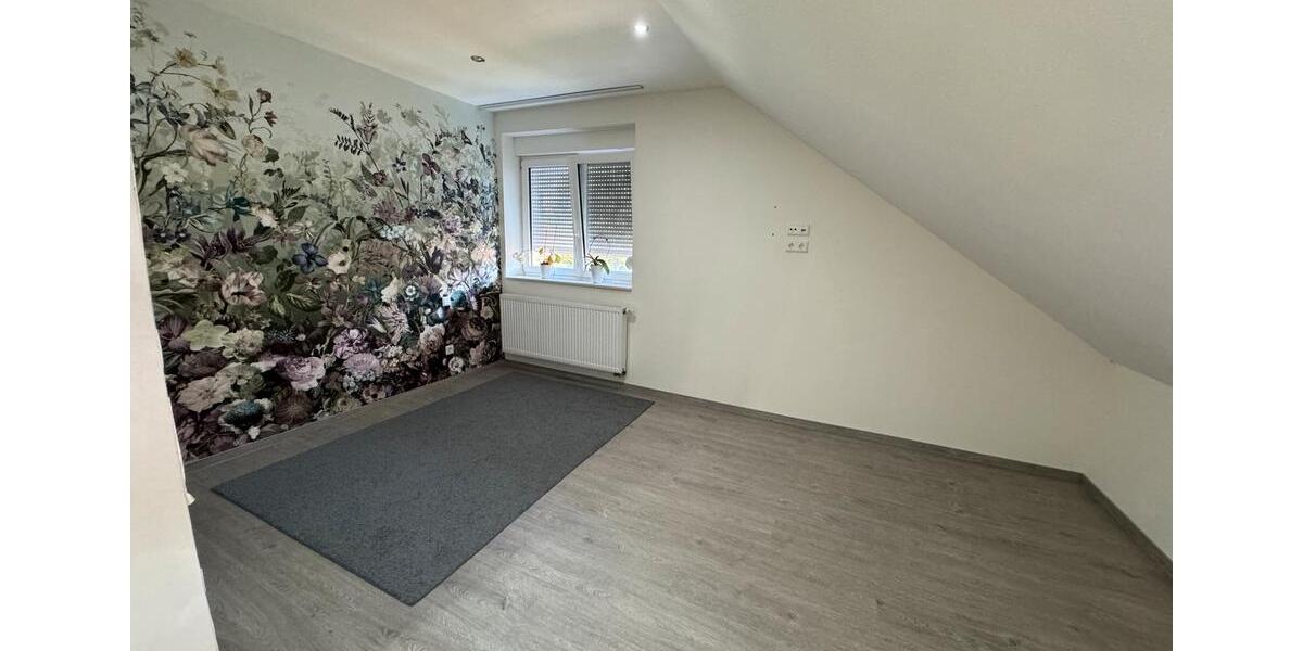 Dachgeschoßwohnung Schwebheim - 2.5 Zimmer, 70 m&sup2;, 700&euro; | Angebot:25420756