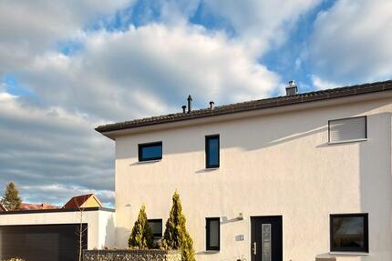 Haus Dettelbach - 5 Zimmer, 140 m&sup2;, 680.000&euro; | Angebot:26047113