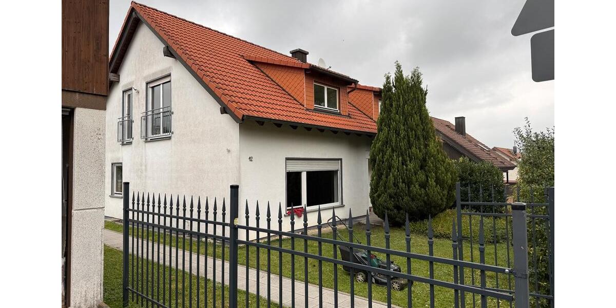 Dachgeschoßwohnung Haßfurt - 3 Zimmer, 95 m&sup2;, 850&euro; | Angebot:25644002