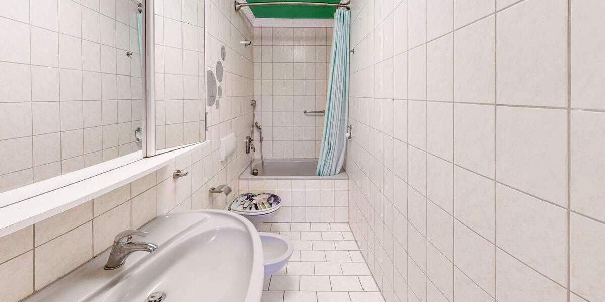 Mehrfamilienhaus, Wohnhaus Schwebenried Schwebenried - 8 Zimmer, 209 m&sup2;, 300.000&euro; | Angebot:25997007