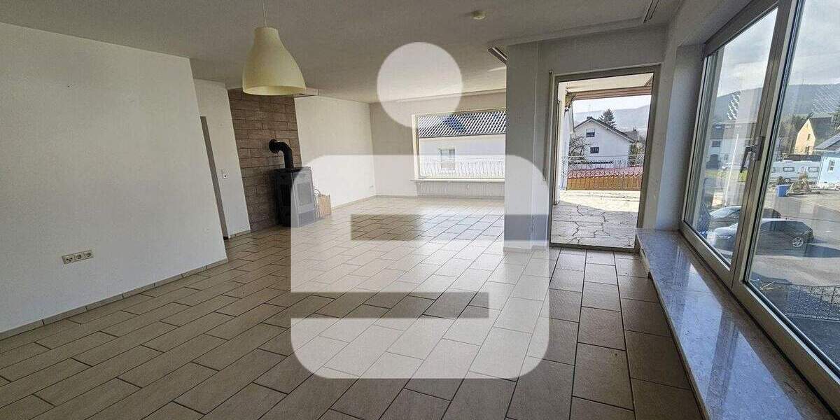 Etagenwohnung Euerdorf - 4 Zimmer, 140 m&sup2;, 195.000&euro; | Angebot:25927435