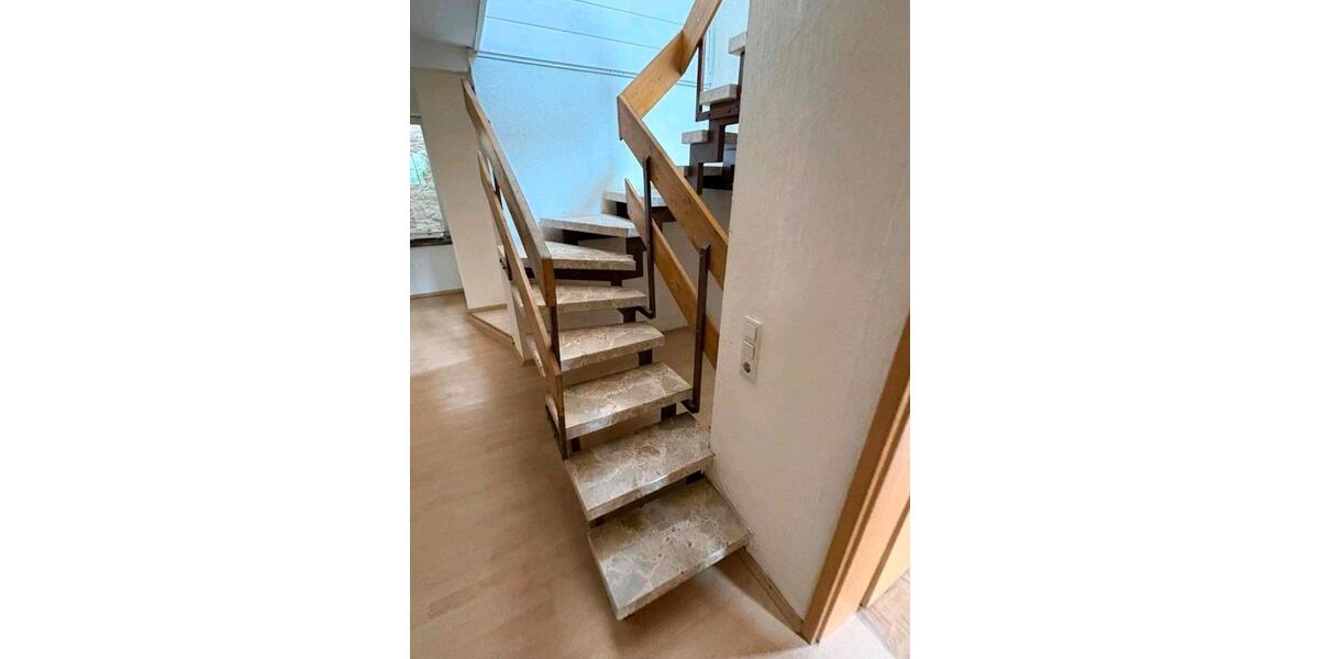 Einfamilienhaus Sulzfeld - 10 Zimmer, 209 m&sup2;, 205.000&euro; | Angebot:23431179